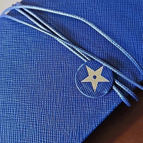 EXCLUSIVE: Dior Red Bow Pink Bracelet, Blue Journal and Pen Bundle in Gift bag - Picture 6 of 11